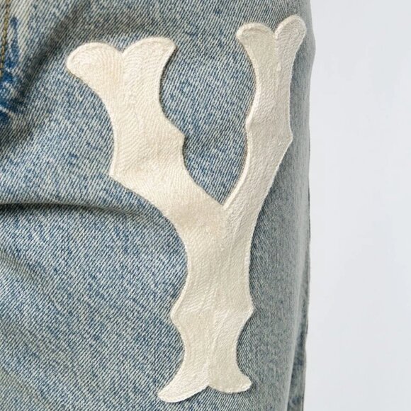 Gucci x MLB Yankees Relaxed Fit Light Wash Patch Jeans 25 - Picture 2 of 8